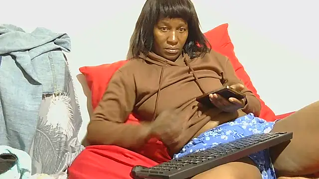 Snapshot of sluttylaura21 chatting on November 2025 05:12:02 PM sluttylaura21 online show from November 2025 05:12:02 PM