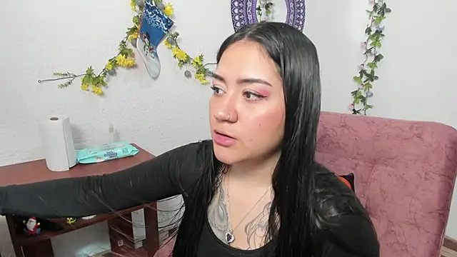 Snapshot of Hanna_moore1 chatting on December 2024 06:41:02 PM Hanna moore1 online show from December 2024 06:41:02 PM