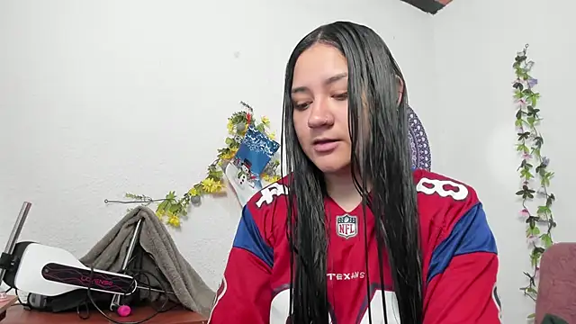 Snapshot of Hanna_moore1 chatting on January 2025 05:39:02 PM Hanna moore1 online show from January 2025 05:39:02 PM