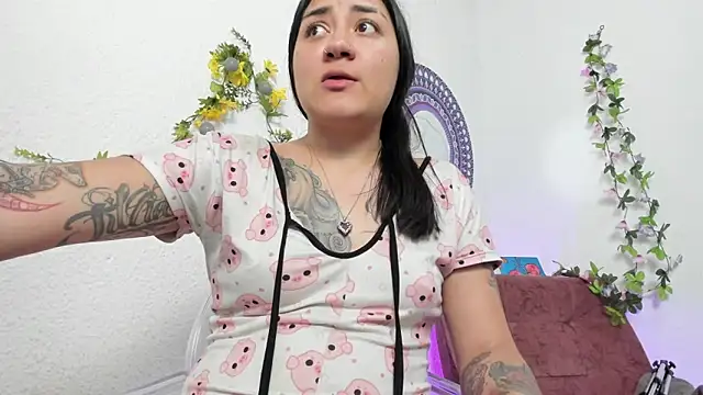 Snapshot of Hanna_moore1 chatting on February 2025 10:22:02 PM Hanna moore1 online show from February 2025 10:22:02 PM