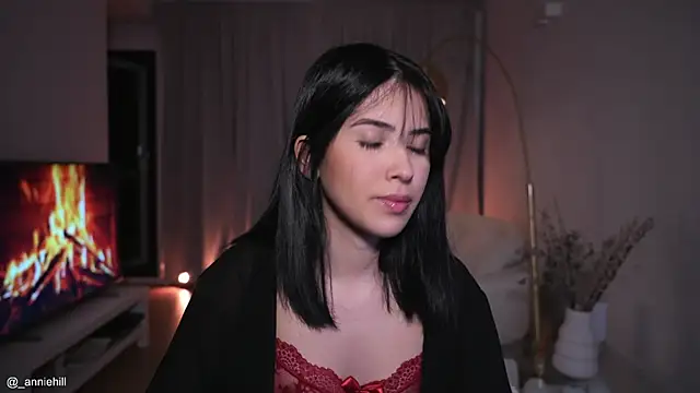 Snapshot of anniehillofficial chatting on October 2025 08:37:02 PM anniehillofficial online show from October 2025 08:37:02 PM