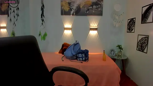 tracycum online show from February 2025 03:17:01 PM