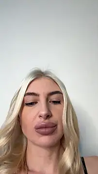 Snapshot of Mia_Roxie chatting on February 2026 03:10:02 AM Mia Roxie online show from February 2026 03:10:02 AM