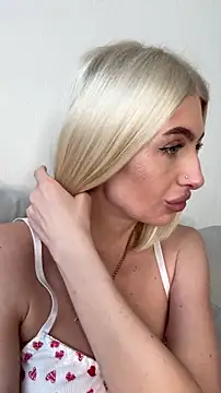 Snapshot of Mia_Roxie chatting on March 2026 03:02:02 AM Mia Roxie online show from March 2026 03:02:02 AM