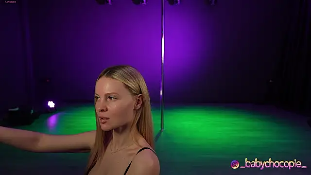 Snapshot of Masha_2002 chatting on March 2026 09:23:01 PM Masha 2002 online show from March 2026 09:23:01 PM