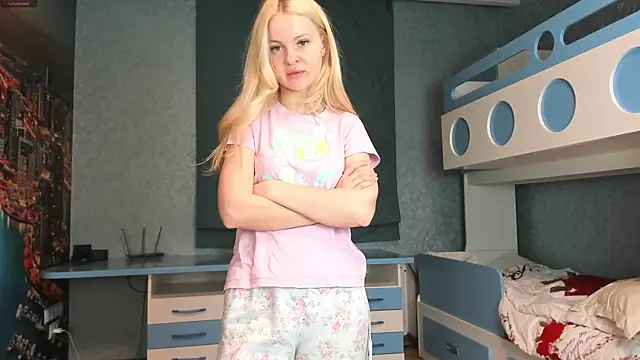 Snapshot of Masha_2002 chatting on April 2026 08:03:01 PM Masha 2002 online show from April 2026 08:03:01 PM