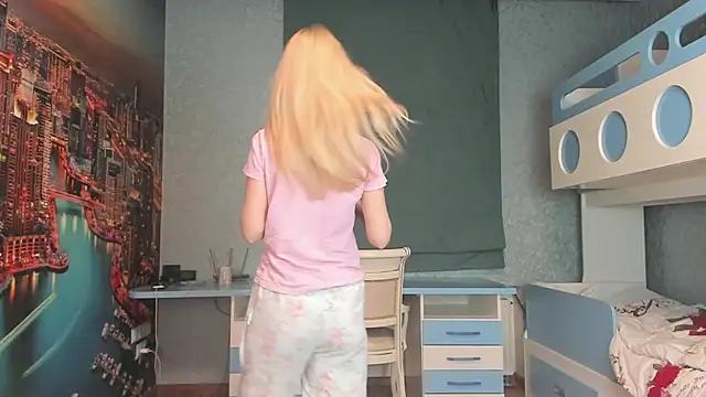 Snapshot of Masha_2002 chatting on April 2026 08:26:01 PM Masha 2002 online show from April 2026 08:26:01 PM