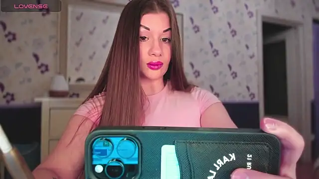 Snapshot of JuicyHelenX chatting on October 2025 03:31:02 PM JuicyHelenX online show from October 2025 03:31:02 PM