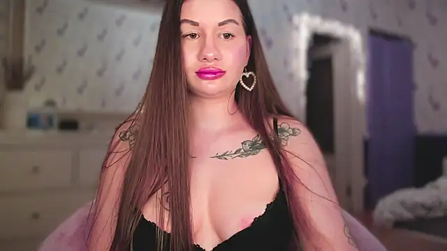 Snapshot of JuicyHelenX chatting on October 2025 03:24:02 PM JuicyHelenX online show from October 2025 03:24:02 PM