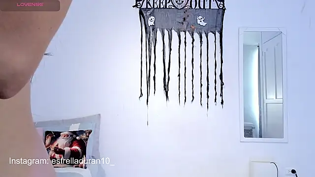 Snapshot of Estrella_Duran chatting on December 2024 08:00:01 PM Estrella Duran online show from December 2024 08:00:01 PM