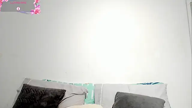 Snapshot of Estrella_Duran chatting on March 2025 10:48:01 PM Estrella Duran online show from March 2025 10:48:01 PM