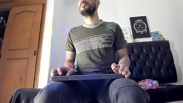 JohanyLatino online show from January 2025 01:04:02 AM