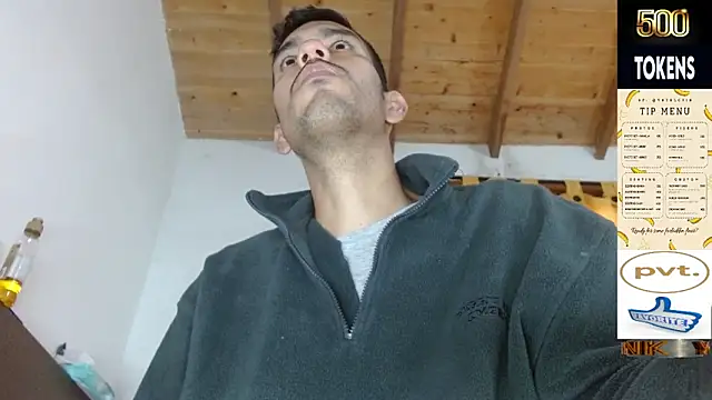 Snapshot of JohanyLatino chatting on April 2026 11:46:02 AM JohanyLatino online show from April 2026 11:46:02 AM