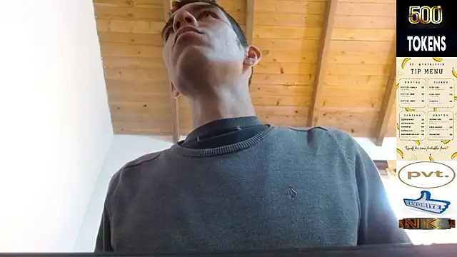 Snapshot of JohanyLatino chatting on April 2026 04:28:02 PM JohanyLatino online show from April 2026 04:28:02 PM