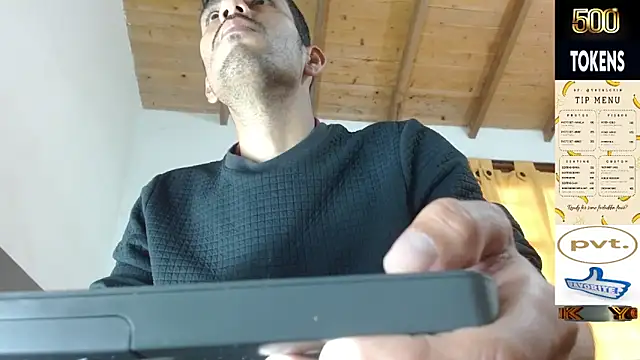 JohanyLatino online show from April 2026 09:01:01 PM