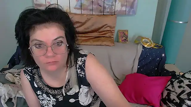 EverlyRays online show from November 2025 04:18:01 PM