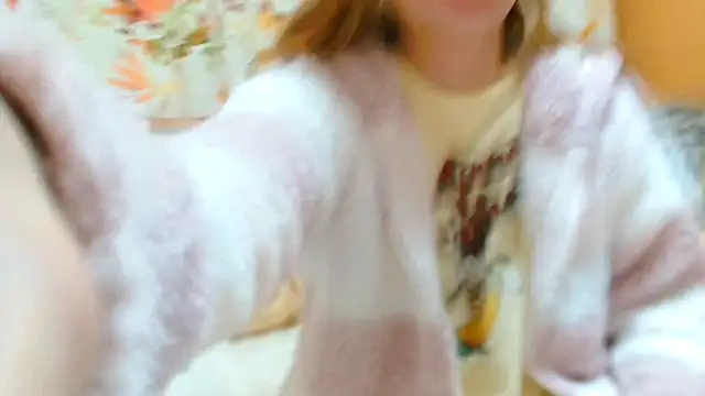 Snapshot of liliyRiSAcha-n chatting on December 2024 07:13:02 PM liliyRiSAcha-n online show from December 2024 07:13:02 PM