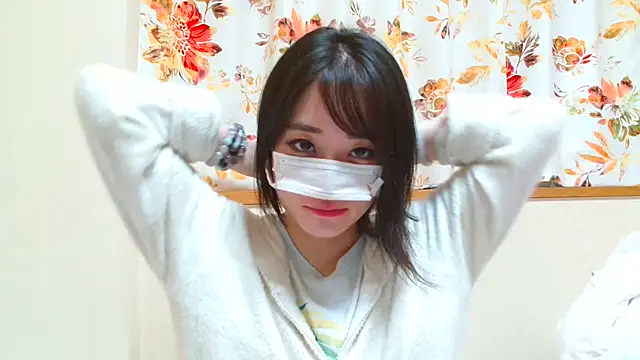 Snapshot of liliyRiSAcha-n chatting on April 2026 07:35:01 AM liliyRiSAcha-n online show from April 2026 07:35:01 AM