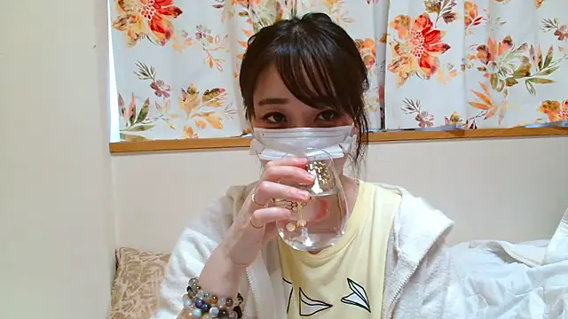 Snapshot of liliyRiSAcha-n chatting on April 2026 07:30:02 AM liliyRiSAcha-n online show from April 2026 07:30:02 AM