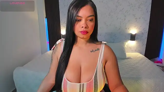 Snapshot of MartinaBianchi chatting on September 2025 11:21:01 AM MartinaBianchi online show from September 2025 11:21:01 AM