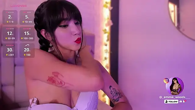 Snapshot of emma_woods_ chatting on December 2024 06:33:01 PM emma woods  online show from December 2024 06:33:01 PM