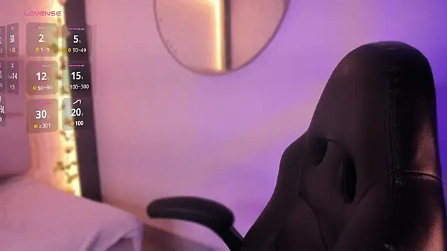 Snapshot of emma_woods_ chatting on December 2024 12:19:02 PM emma woods  online show from December 2024 12:19:02 PM