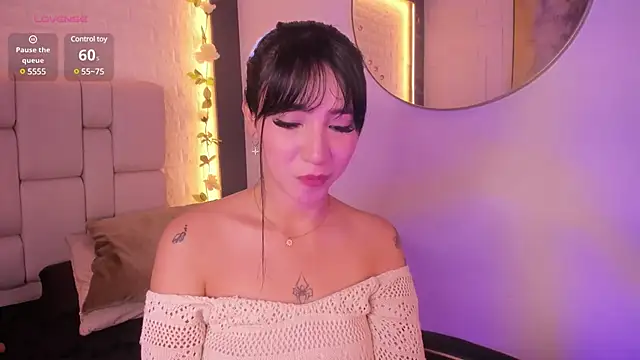 Snapshot of emma_woods_ chatting on December 2024 06:28:01 PM emma woods  online show from December 2024 06:28:01 PM