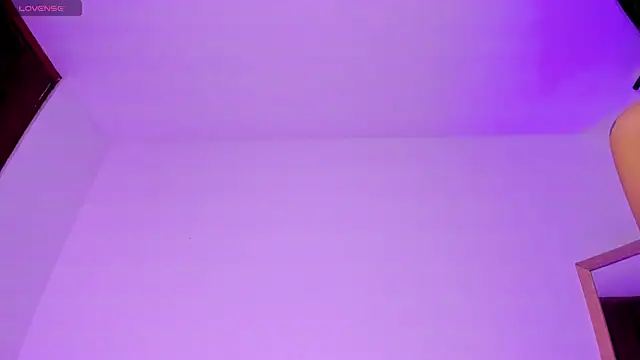 Snapshot of emma_woods_ chatting on March 2025 03:30:02 PM emma woods  online show from March 2025 03:30:02 PM