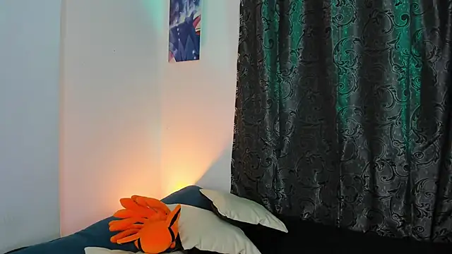 Snapshot of emma_woods_ chatting on September 2025 02:44:01 AM emma woods  online show from September 2025 02:44:01 AM