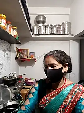 Snapshot of Riyaa-Devi chatting on December 2024 03:37:01 AM Riyaa-Devi online show from December 2024 03:37:01 AM