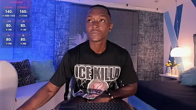 Snapshot of DannSmmith chatting on December 2024 03:53:01 AM DannSmmith online show from December 2024 03:53:01 AM