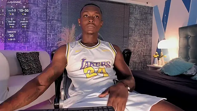 Snapshot of DannSmmith chatting on December 2024 06:27:01 AM DannSmmith online show from December 2024 06:27:01 AM