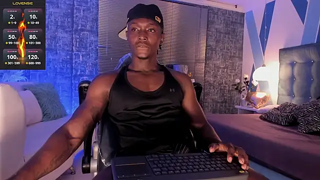 Snapshot of DannSmmith chatting on February 2025 12:59:01 PM DannSmmith online show from February 2025 12:59:01 PM