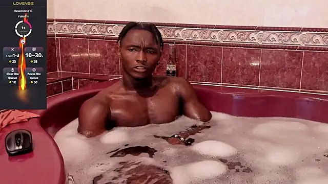 Snapshot of DannSmmith chatting on February 2025 04:04:01 PM DannSmmith online show from February 2025 04:04:01 PM