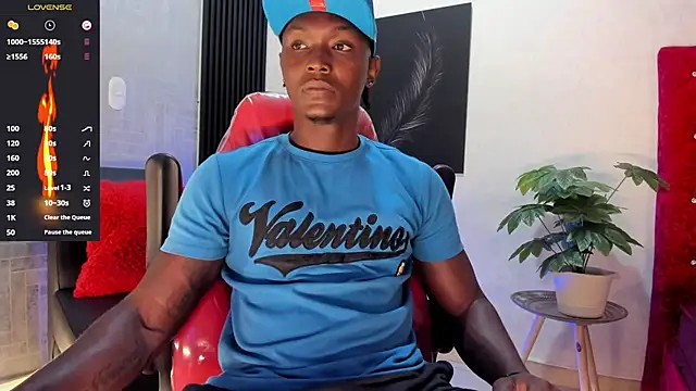 Snapshot of DannSmmith chatting on February 2025 01:30:01 PM DannSmmith online show from February 2025 01:30:01 PM