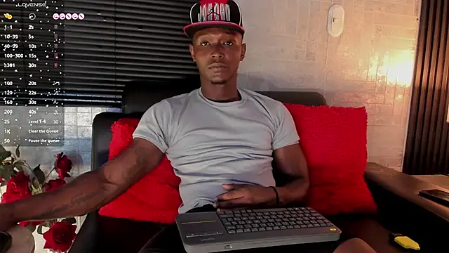 Snapshot of DannSmmith chatting on September 2025 04:35:02 AM DannSmmith online show from September 2025 04:35:02 AM