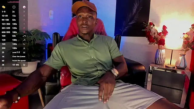 Snapshot of DannSmmith chatting on September 2025 04:14:01 AM DannSmmith online show from September 2025 04:14:01 AM