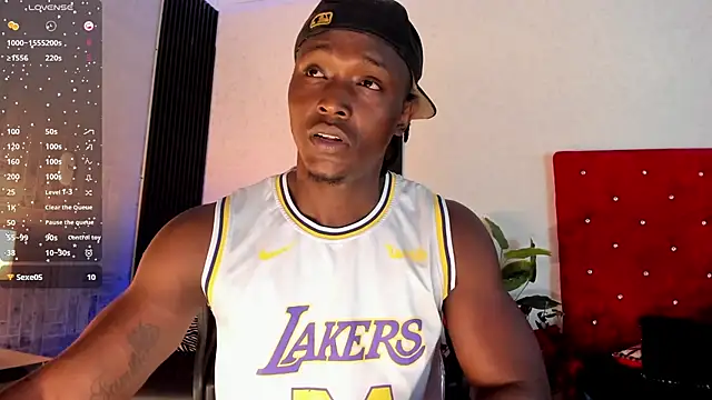 Snapshot of DannSmmith chatting on October 2025 05:02:02 AM DannSmmith online show from October 2025 05:02:02 AM