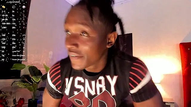 Snapshot of DannSmmith chatting on October 2025 04:38:01 AM DannSmmith online show from October 2025 04:38:01 AM