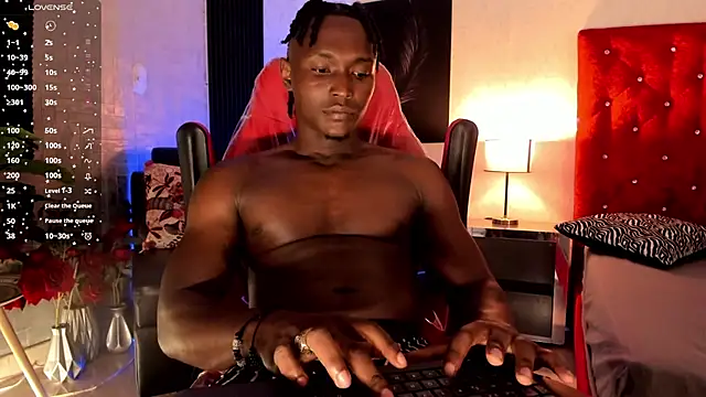 Snapshot of DannSmmith chatting on November 2025 03:52:02 AM DannSmmith online show from November 2025 03:52:02 AM