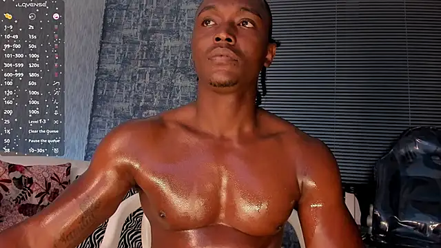 Snapshot of DannSmmith chatting on December 2025 09:05:01 AM DannSmmith online show from December 2025 09:05:01 AM