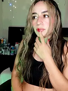 Snapshot of Natalia_Suarez chatting on December 2024 03:33:02 AM Natalia Suarez online show from December 2024 03:33:02 AM