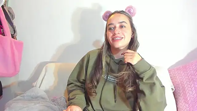 Snapshot of Natalia_Suarez chatting on October 2025 01:05:02 AM Natalia Suarez online show from October 2025 01:05:02 AM