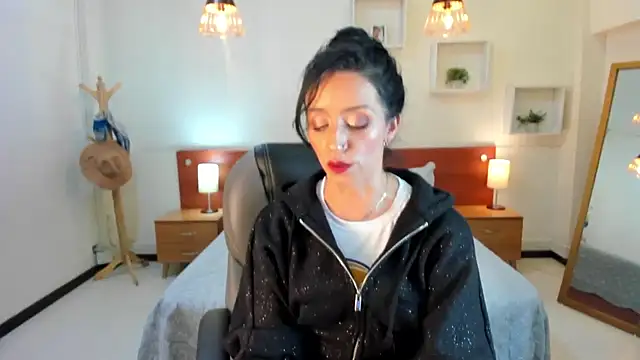 Kristen Garner online show from January 2025 08:26:02 PM