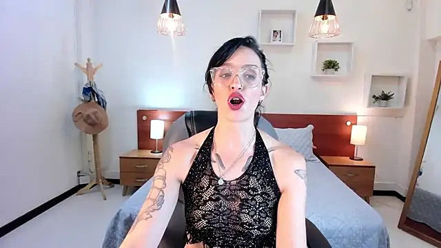 Kristen Garner online show from January 2025 12:02:01 AM