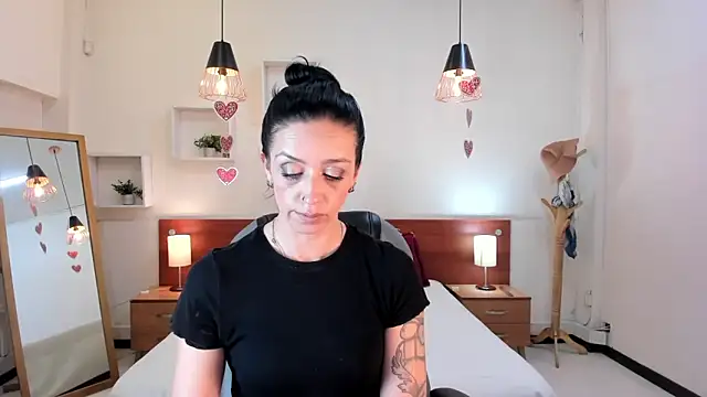 Kristen Garner online show from February 2025 08:49:02 PM