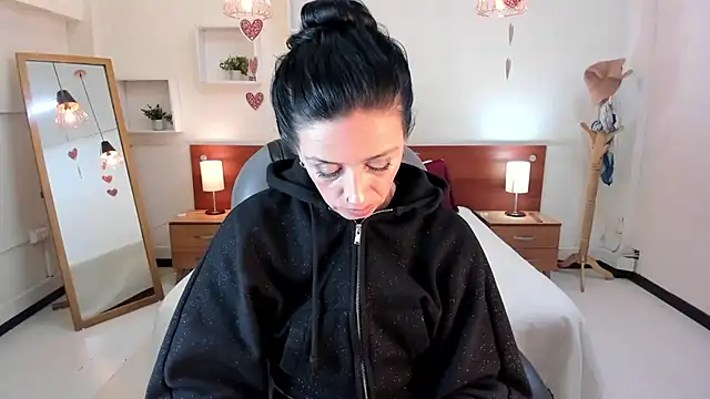 Kristen Garner online show from February 2025 12:49:01 AM