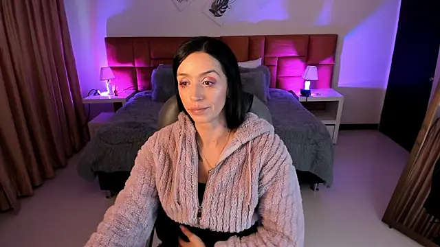 Kristen Garner online show from October 2025 08:09:02 PM