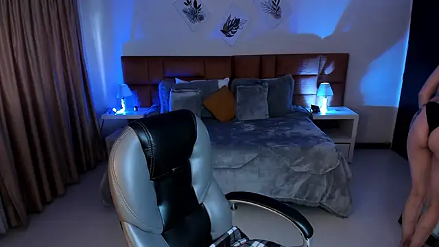 Kristen Garner online show from November 2025 08:21:01 PM