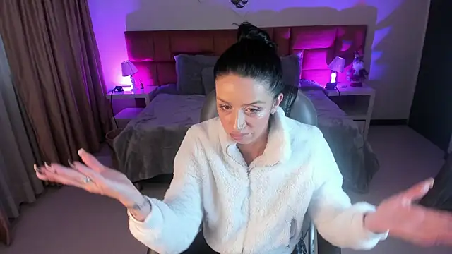 Kristen Garner online show from November 2025 09:24:02 PM